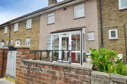 3 bed property, in Broadmead, £450,000