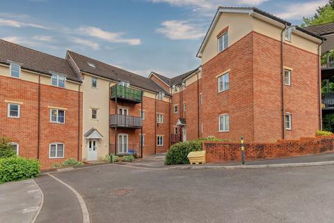 2 bed property, in Dashwood Avenue, £240,000