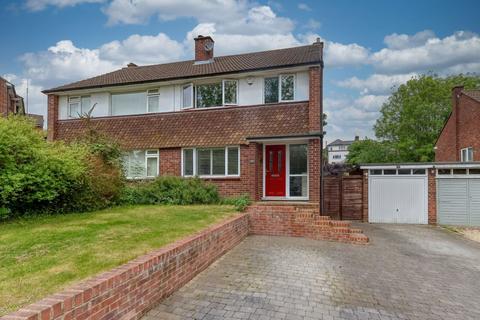 3 bed property, in Hithercroft Road, £475,000
