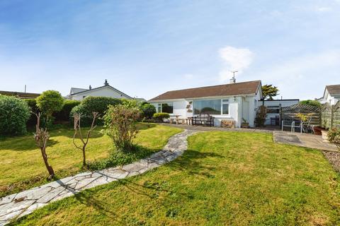 2 bed property, in Atlantic Close, £375,000