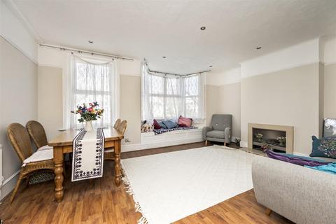 2 bed property, in Titian Road, £350,000