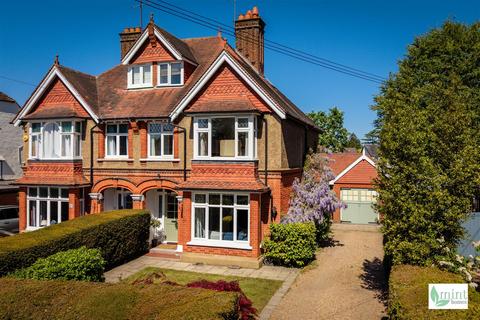 5 bed property, in Waldens Park Road, £1,250,000