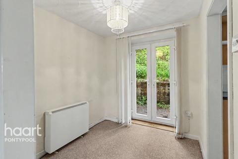 2 bed property, in Varteg Road, £170,000