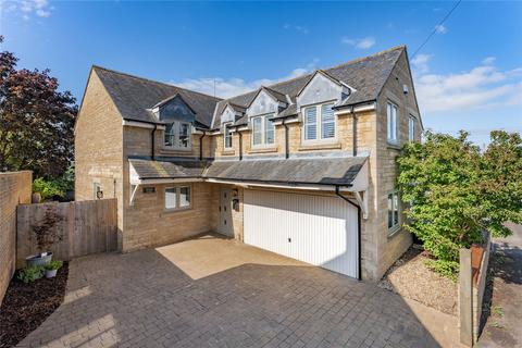 4 bed property, in Main Street, £750,000