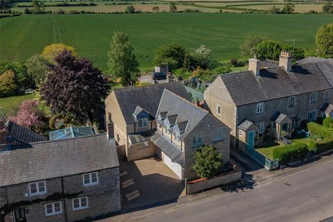 4 bed property, in Main Street, £750,000