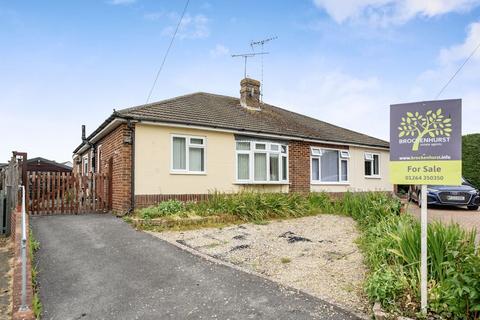 2 bed property, in Byron Close, £270,000