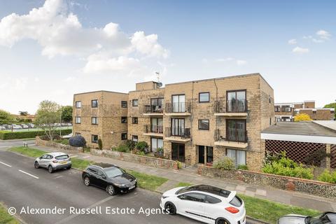 1 bed property, in Sandpiper Court, £200,000