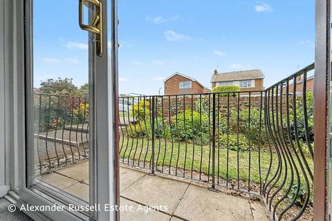1 bed property, in Sandpiper Court, £170,000