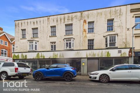 8 bed property, in Regent Street, £675,000