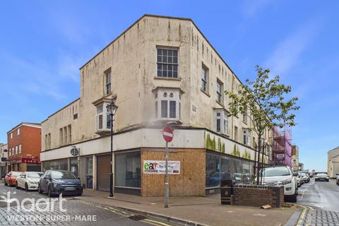 8 bed property, in Regent Street, £675,000