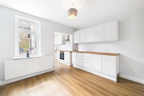 2 bed property, in Dunmore Street, £350,000