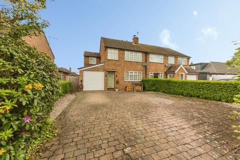 3 bed property, in Pavement Lane, £425,000