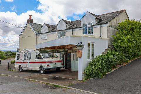 3 bed property, in Peters Hill, £335,000