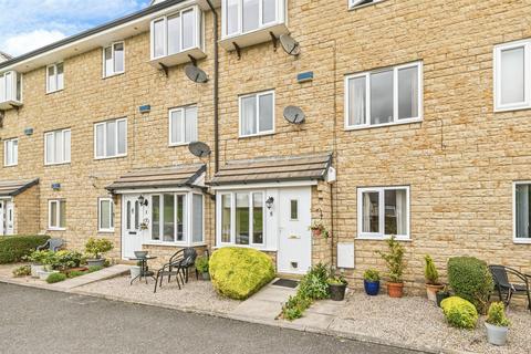 2 bed property, in Dingle Road, £100,000