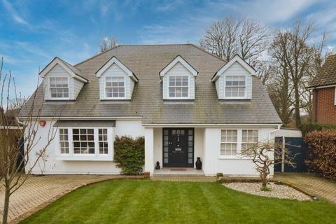 4 bed property, in The Paddocks, £860,000