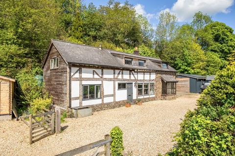 4 bed property, in Meifod, £400,000