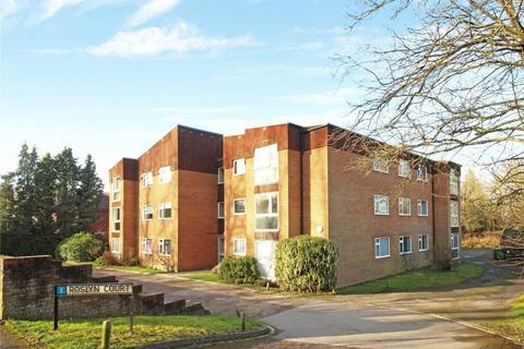 2 bed property, in Roslyn Court, £290,000