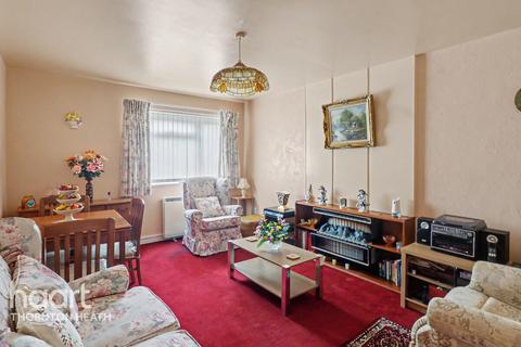 1 bed property, in Sandfield Road, £210,000