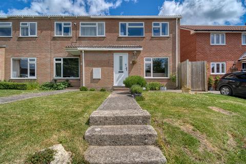 3 bed property, in Cypress Way, £235,000