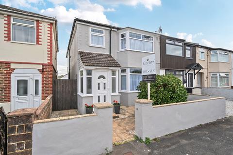 3 bed property, in Marina Grove, £375,000