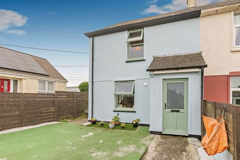 2 bed property, in Atlantic Crescent, £205,000
