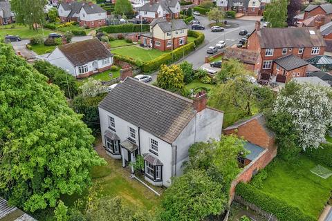 4 bed property, in Alkington Road, £350,000