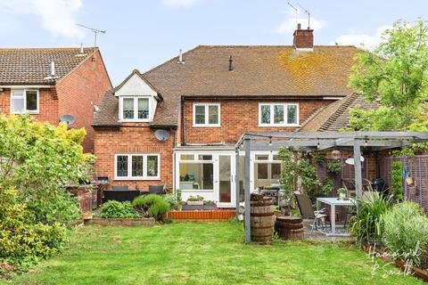 5 bed property, in Weald Hall Lane, £750,000