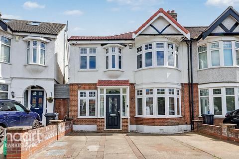 4 bed property, in Bawdsey Avenue, £700,000
