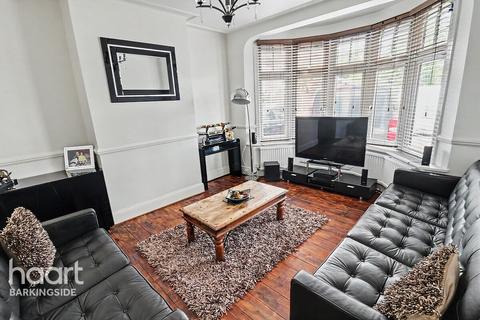 4 bed property, in Bawdsey Avenue, £700,000