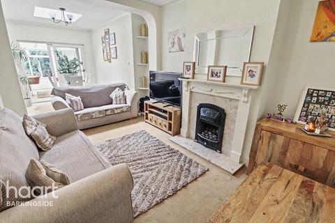4 bed property, in Bawdsey Avenue, £700,000