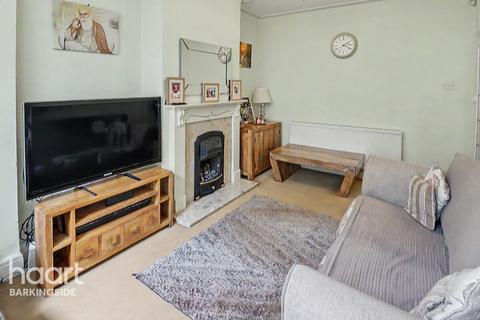 4 bed property, in Bawdsey Avenue, £700,000