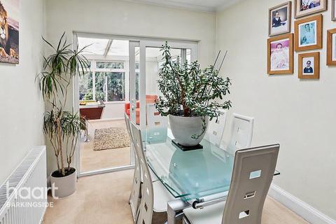 4 bed property, in Bawdsey Avenue, £700,000