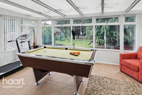 4 bed property, in Bawdsey Avenue, £700,000