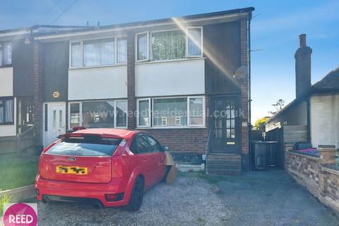 2 bed property, in Northville Drive, £290,000