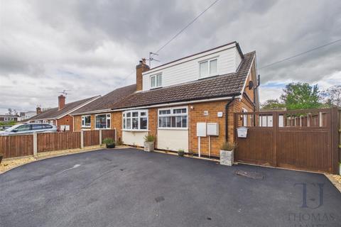 4 bed property, in Carlton Crescent, £325,000