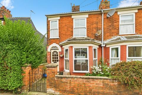 3 bed property, in 72 Grove Road, £140,000