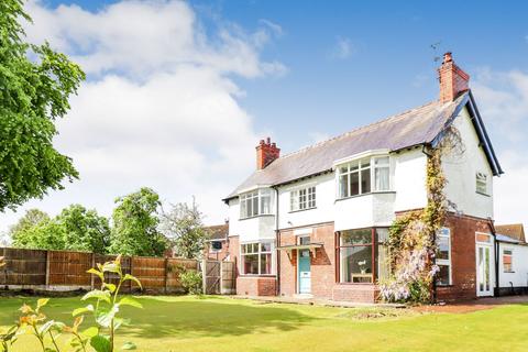 5 bed property, in Sandicroft House, £650,000