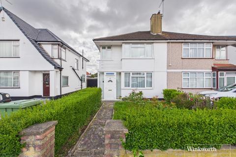 3 bed property, in Ormesby Way, £600,000