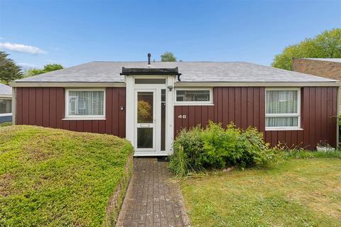 2 bed property, in Knights Croft, £290,000