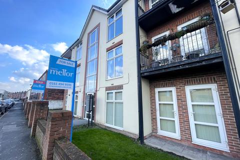 2 bed property, in Lauren Court, £140,000