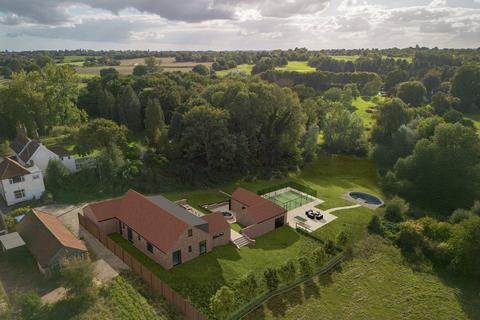 Land, in Witnesham, £425,000
