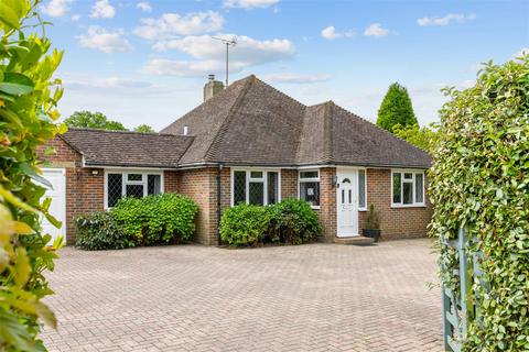 4 bed property, in Ham Lane, £750,000