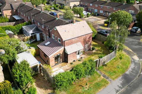 2 bed property, in Mere Way, £450,000