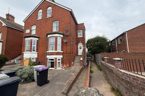 4 bed property, in Wainfleet Road, £200,000