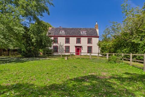7 bed property, in The Street, £550,000
