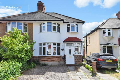 3 bed property, in River Way, £650,000