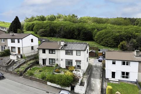 3 bed property, in Glenlochay Road, £120,000