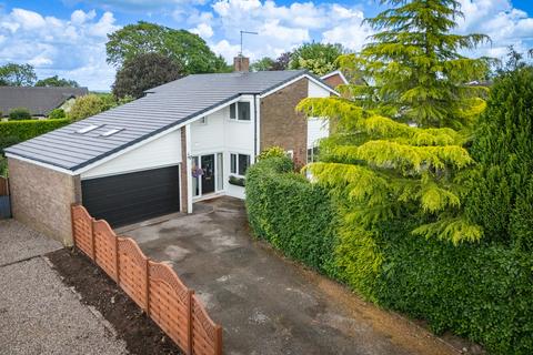 4 bed property, in Sovereign Lane, £489,995