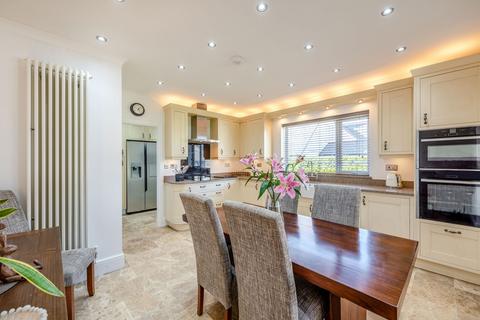 4 bed property, in Wood Lane, £500,000