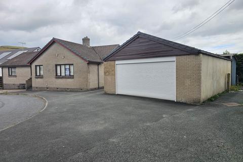 4 bed property, in Maesceiro, £324,950